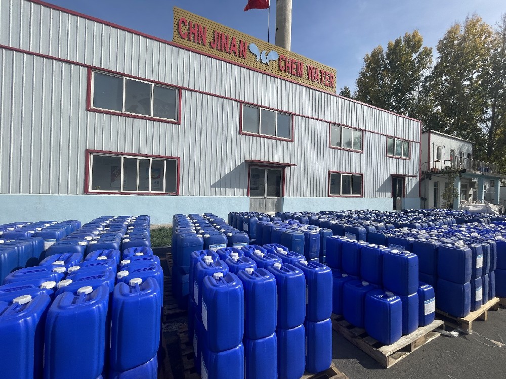 供熱采暖季來(lái)臨，40噸熱網(wǎng)阻垢劑發(fā)貨！